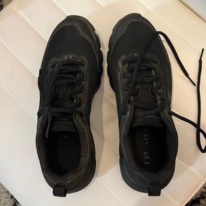 Under Armour women’s all black sneakers size 10 lightly worn $25